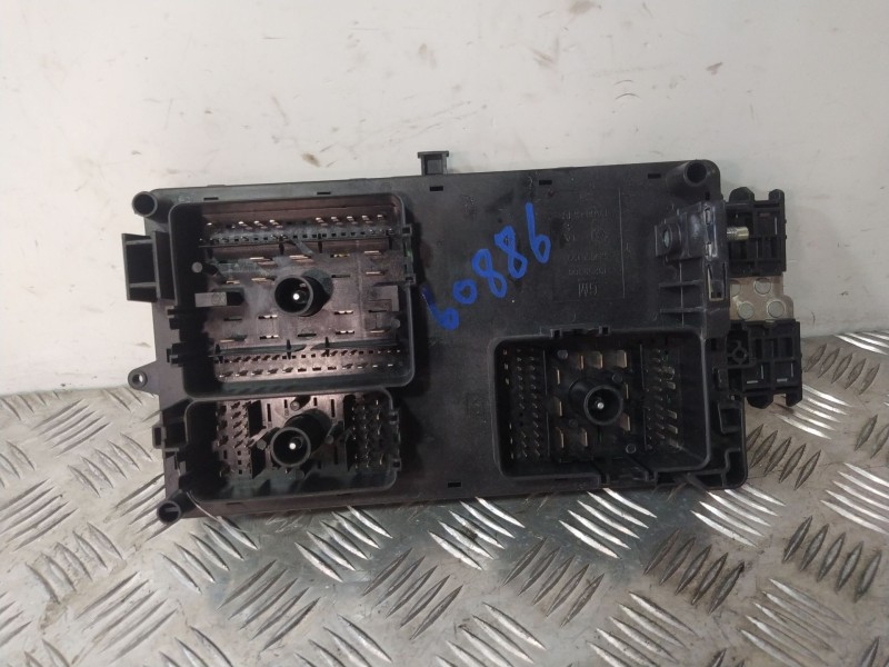 Recambio de caja reles / fusibles para opel insignia a (g09) 2.0 cdti (68) referencia OEM IAM 22737771 20999170 