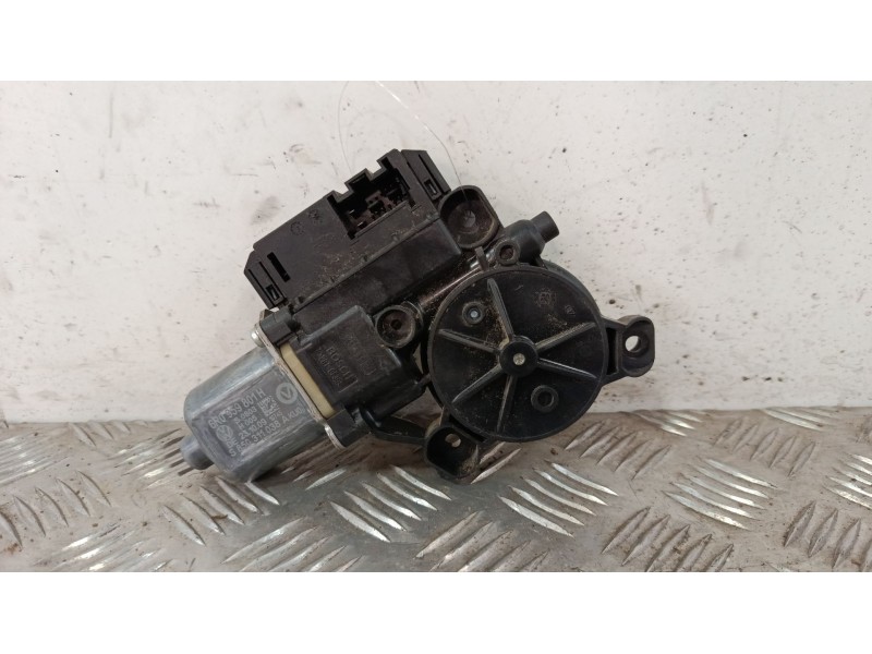 Recambio de motor elevalunas delantero izquierdo para volkswagen polo (6r1) referencia OEM IAM 0130822531  