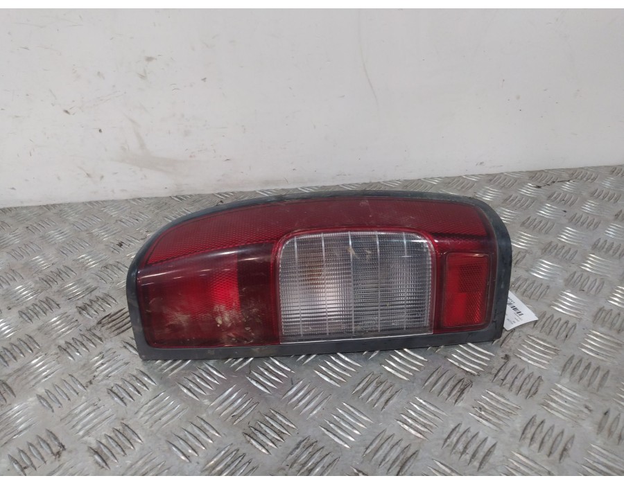 Recambio de piloto trasero derecho para nissan pick up (d22) 2.5 dci 4wd referencia OEM IAM 265503S225 / 265503S20A  