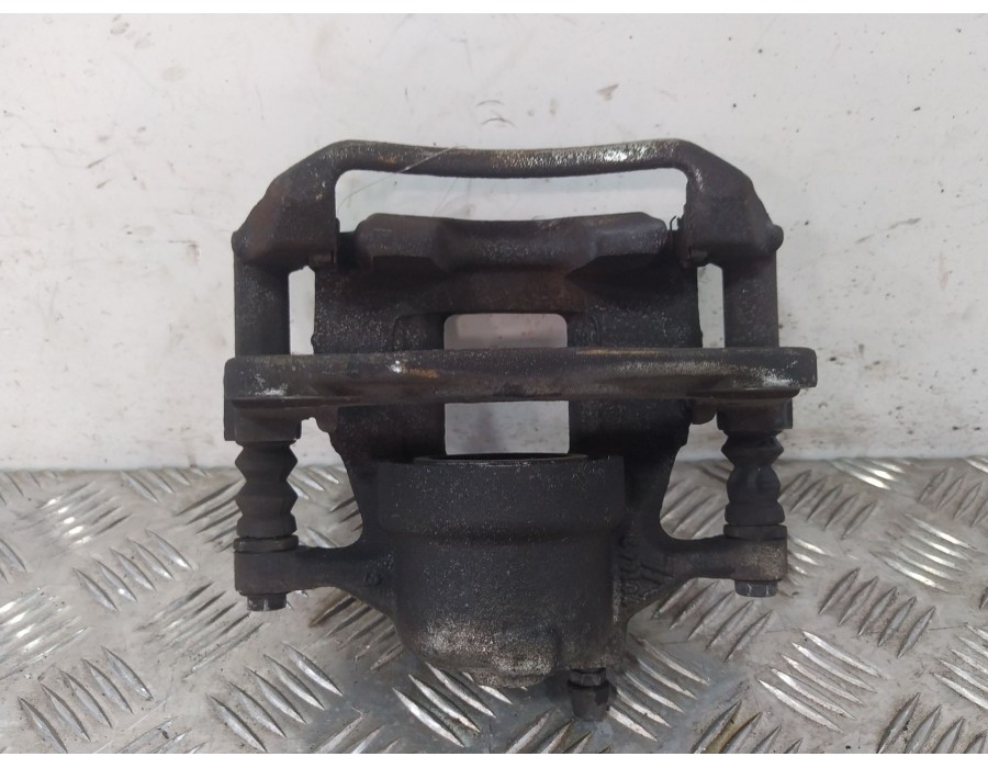 Recambio de pinza freno delantera izquierda para toyota auris (_e18_) 1.4 d-4d (nde180_) referencia OEM IAM 4775002250  
