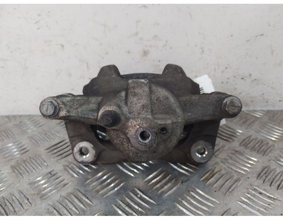 Recambio de pinza freno delantera izquierda para toyota auris (_e18_) 1.4 d-4d (nde180_) referencia OEM IAM 4775002250  