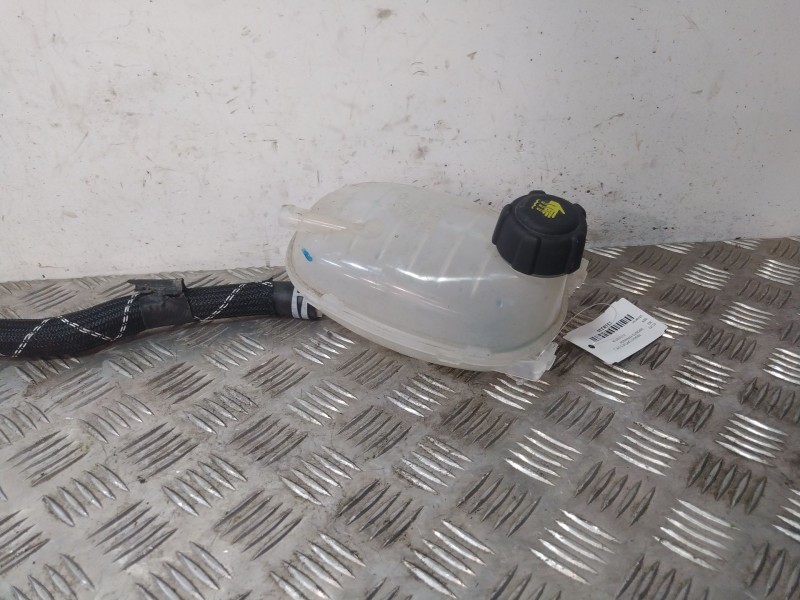 Recambio de deposito expansion para renault captur ii (hf_) tce 160 (hfn1) referencia OEM IAM 217102572R  