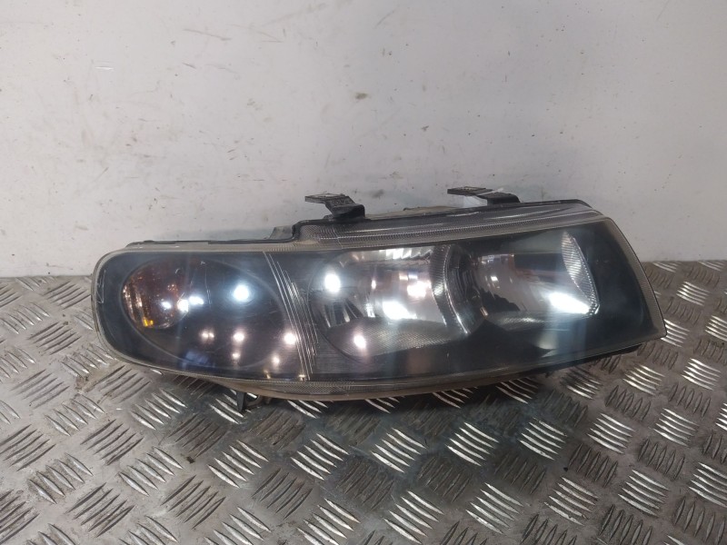 Recambio de faro derecho para seat leon (1m1) 1.4 16v referencia OEM IAM 1M1941002D  