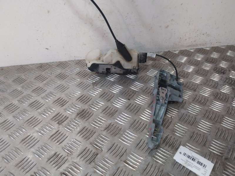 Recambio de cerradura puerta delantera izquierda para peugeot 208 referencia OEM IAM 9812500880  