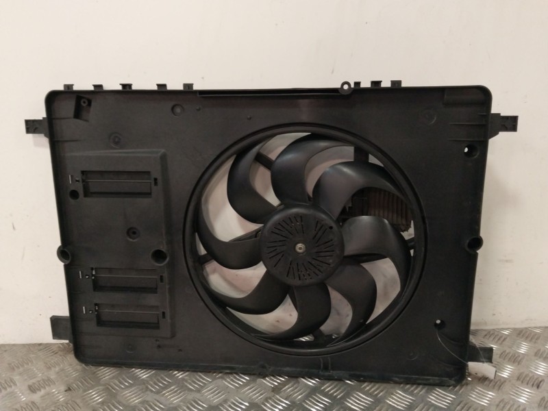 Recambio de electroventilador para volvo v60 i cross country (157) d4 referencia OEM IAM 31686810  