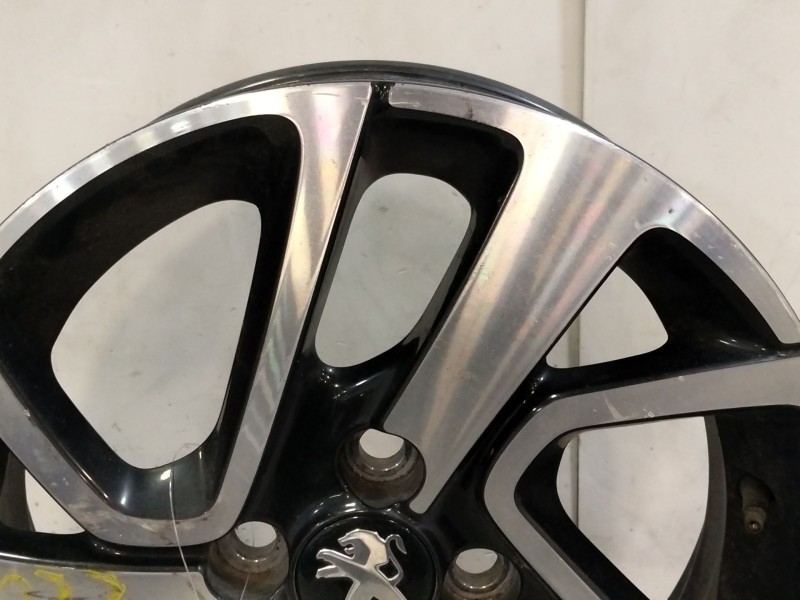 Recambio de llanta para peugeot 108 1.2 referencia OEM IAM B000908277  