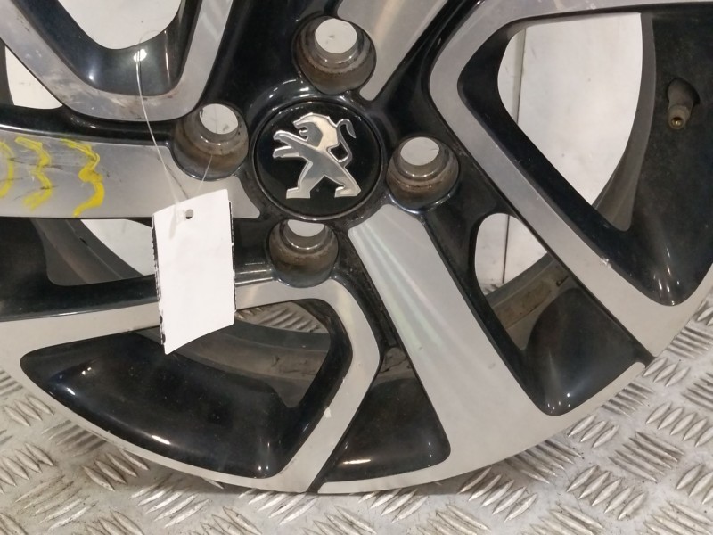 Recambio de llanta para peugeot 108 1.2 referencia OEM IAM B000908277  