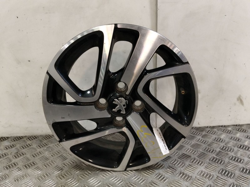 Recambio de llanta para peugeot 108 1.2 referencia OEM IAM B000908277  