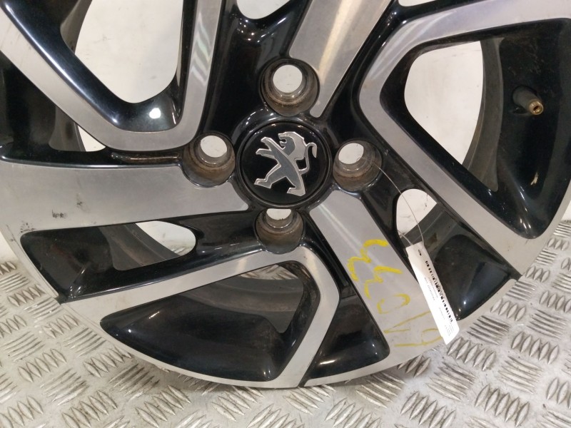 Recambio de llanta para peugeot 108 1.2 referencia OEM IAM B000908277  