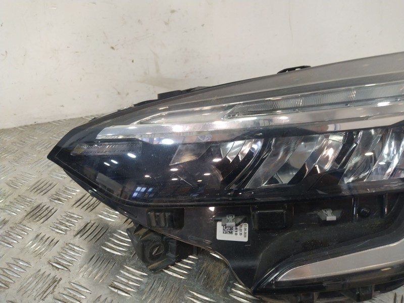 Recambio de faro izquierdo para renault clio v (b7_) 1.0 tce 100 (b7mt) referencia OEM IAM 260609987R  