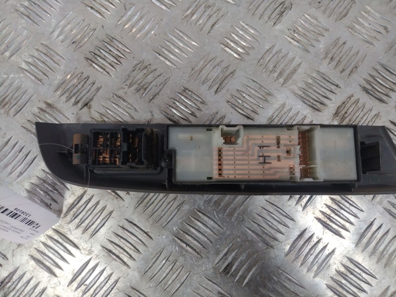 Recambio de mando elevalunas delantero izquierdo para nissan pick up (d22) 2.5 dci 4wd referencia OEM IAM 25401VJ560  