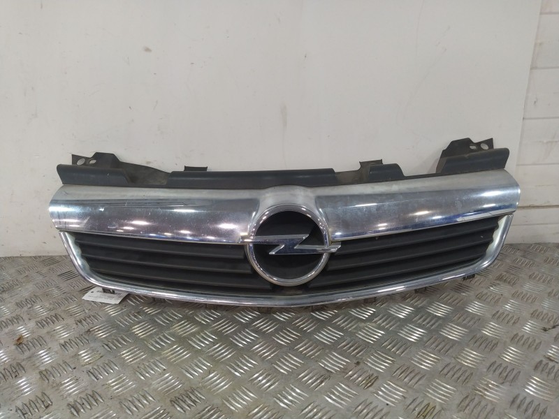 Recambio de rejilla delantera para opel zafira / zafira family b (a05) 1.9 cdti (m75) referencia OEM IAM 13136136  