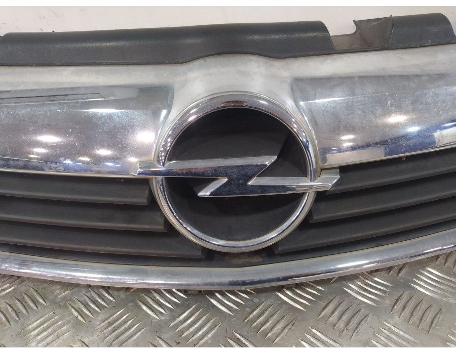 Recambio de rejilla delantera para opel zafira / zafira family b (a05) 1.9 cdti (m75) referencia OEM IAM 13136136  