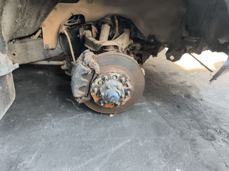 Recambio de mangueta delantera derecha para nissan pick up (d22) 2.5 dci 4wd referencia OEM IAM 4001401G00  