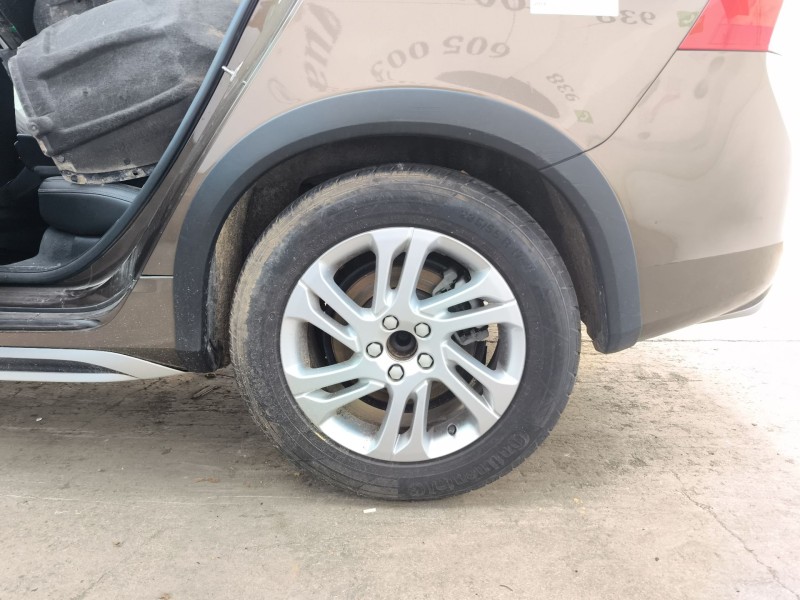 Recambio de paso de rueda trasero izquierdo para volvo v60 i cross country (157) d4 referencia OEM IAM 31333252  