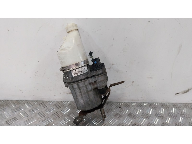 Recambio de bomba direccion para opel zafira / zafira family b (a05) 1.8 (m75) referencia OEM IAM 13192897  