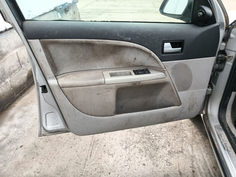 ford mondeo iii sedán (b4y) del año 2001