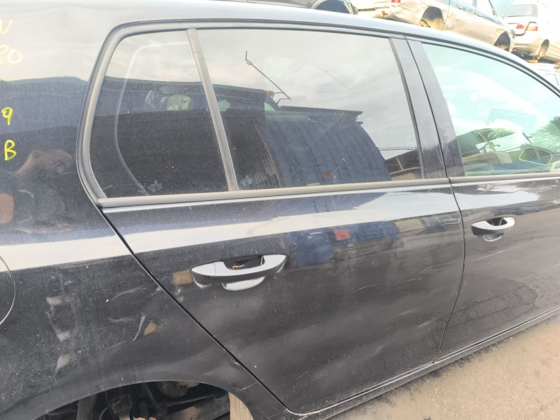 Recambio de puerta trasera derecha para volkswagen golf vi (5k1) 1.6 tdi referencia OEM IAM 5K6833056K  