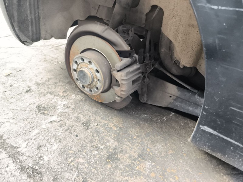 Recambio de pinza freno trasera derecha para volkswagen golf vi (5k1) 1.6 tdi referencia OEM IAM 1K0615424J  
