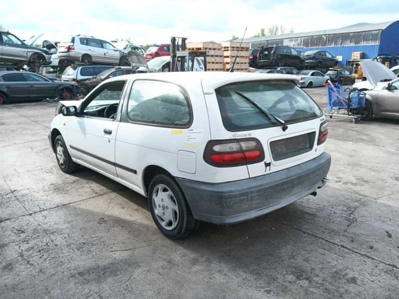 nissan almera i hatchback (n15) del año 2000