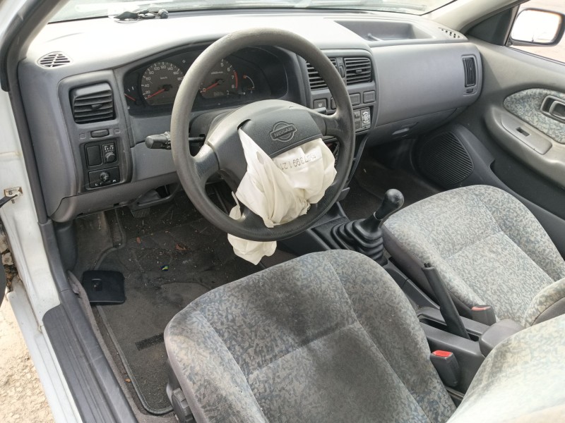 nissan almera i hatchback (n15) del año 2000