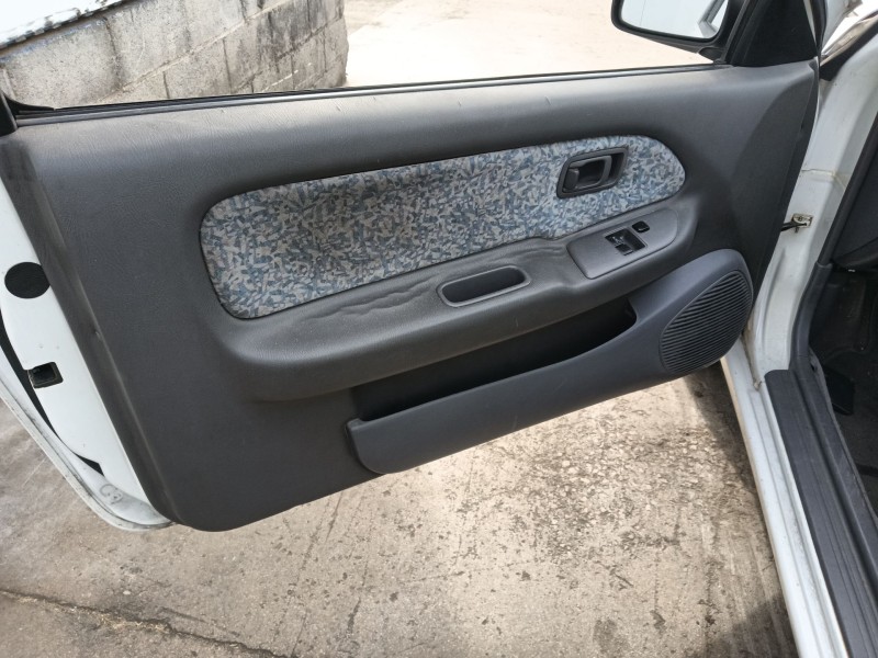 nissan almera i hatchback (n15) del año 2000