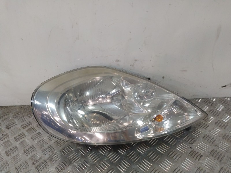 Recambio de faro derecho para opel vivaro a furgoneta (x83) 2.0 cdti (f7) referencia OEM IAM 8200701356  