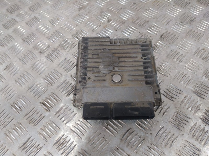 Recambio de centralita motor uce para volkswagen golf vi (5k1) 1.6 tdi referencia OEM IAM 03L906023B  