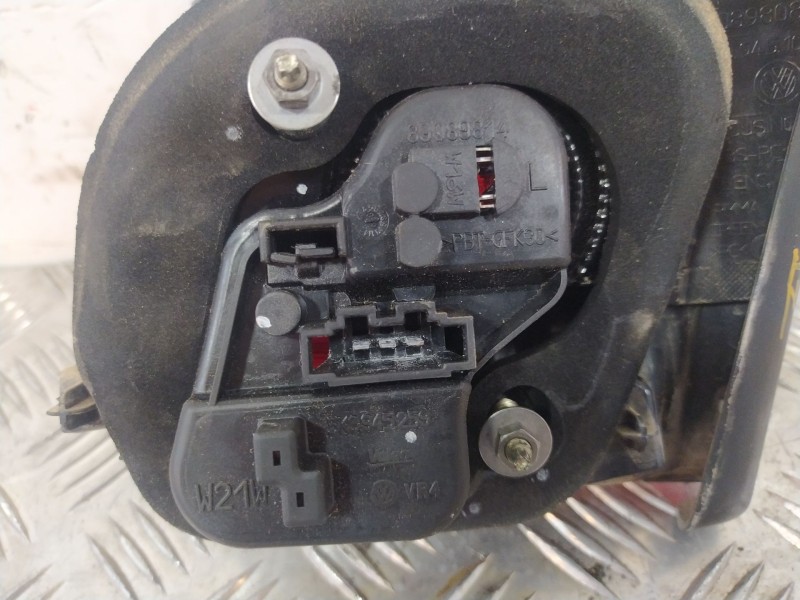 Recambio de piloto trasero izquierdo interior para volkswagen golf vi (5k1) 1.6 tdi referencia OEM IAM 5K0945107  
