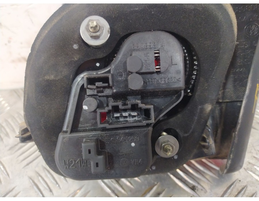 Recambio de piloto trasero izquierdo interior para volkswagen golf vi (5k1) 1.6 tdi referencia OEM IAM 5K0945107  