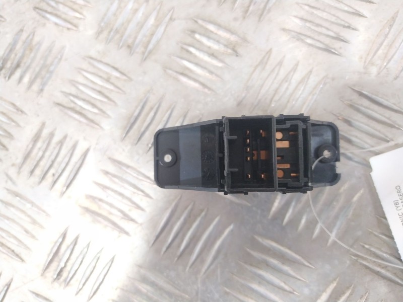 Recambio de mando elevalunas trasero izquierdo para kia stonic (yb) 1.0 t-gdi referencia OEM IAM 4D65201000  