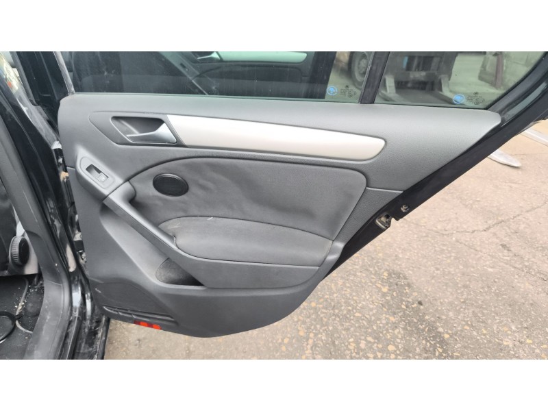 Recambio de guarnecido puerta trasera derecha para volkswagen golf vi (5k1) 1.6 tdi referencia OEM IAM 5K6867212  