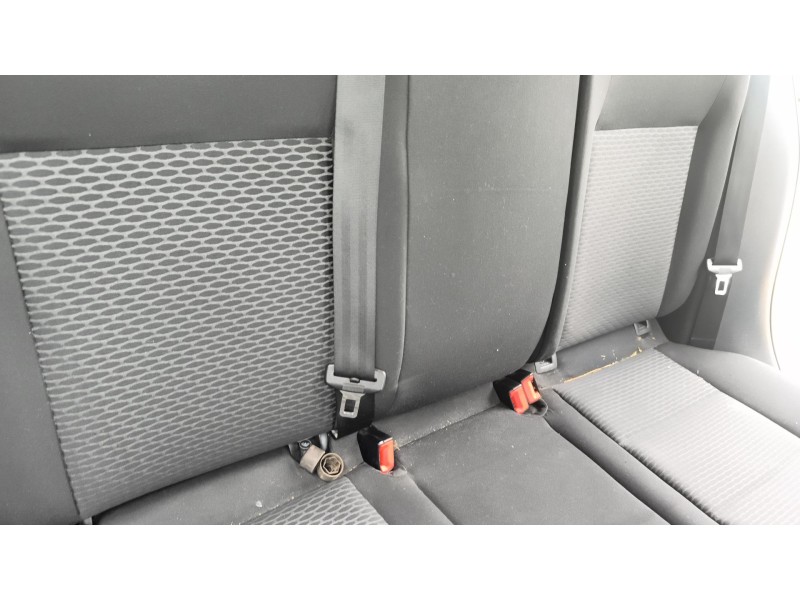 Recambio de enganche cinturon trasero izquierdo para volkswagen golf vi (5k1) 1.6 tdi referencia OEM IAM 1K0857739M  