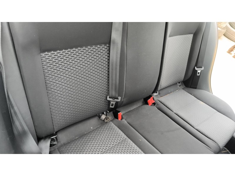 Recambio de enganche cinturon trasero derecho para volkswagen golf vi (5k1) 1.6 tdi referencia OEM IAM 1K0857739M  