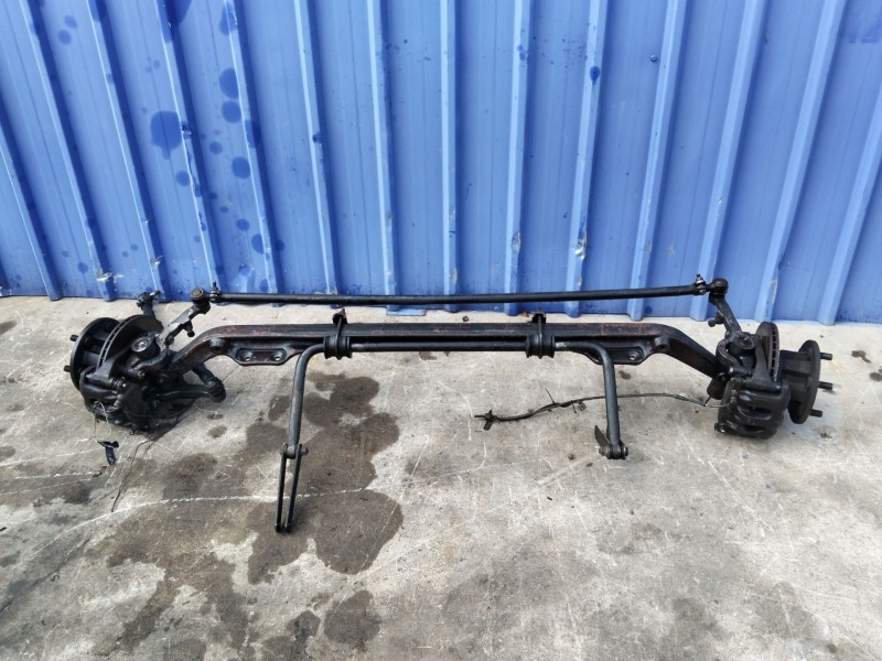 Recambio de puente delantero para nissan atleon 120 tk110.35 tk56.35/4 referencia OEM IAM 043002701  