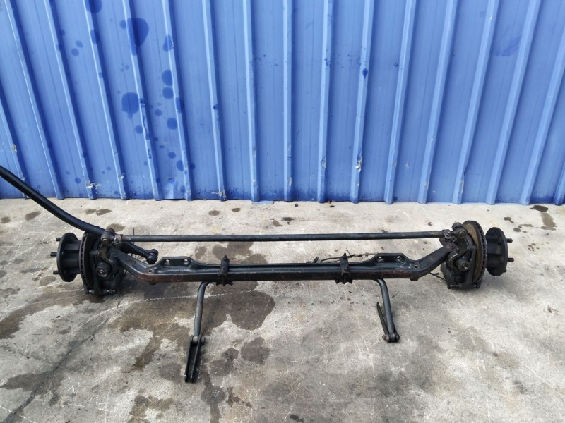 Recambio de puente delantero para nissan atleon 120 tk110.35 tk56.35/4 referencia OEM IAM 043002701  