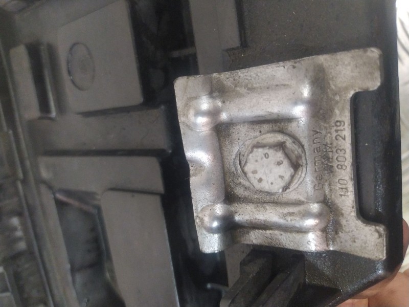 Recambio de soporte bateria para volkswagen golf vi (5k1) 1.6 tdi referencia OEM IAM 1K0915333  