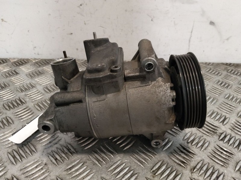 Recambio de compresor aire acondicionado para volkswagen golf vi (5k1) 1.6 tdi referencia OEM IAM 5N0820803A  