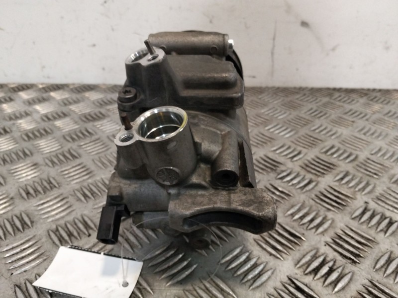 Recambio de compresor aire acondicionado para volkswagen golf vi (5k1) 1.6 tdi referencia OEM IAM 5N0820803A  