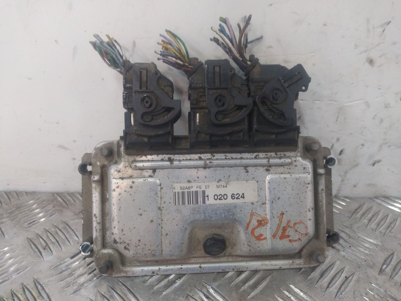 Recambio de centralita motor uce para peugeot 106 ii (1a_, 1c_) 1.1 i referencia OEM IAM 0261206246  
