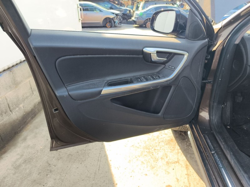Recambio de guarnecido puerta delantera izquierda para volvo v60 i cross country (157) d4 referencia OEM IAM 8686852  