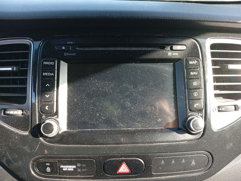Recambio de sistema audio / radio cd para kia carens iv 1.7 crdi referencia OEM IAM 96550A4101CA  