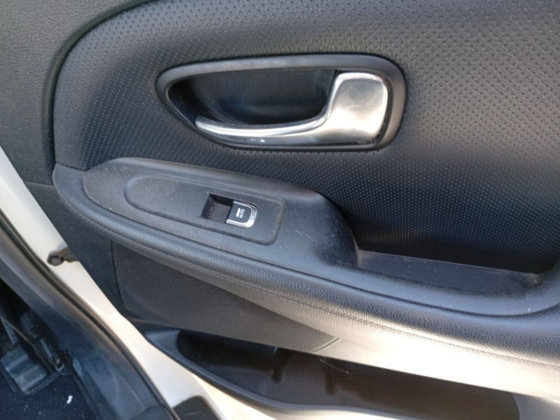 Recambio de mando elevalunas trasero derecho para kia carens iv 1.7 crdi referencia OEM IAM 93580A4900CA  