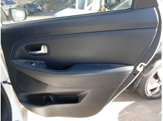 Recambio de guarnecido puerta trasera derecha para kia carens iv 1.7 crdi referencia OEM IAM 83302A4020PP1  