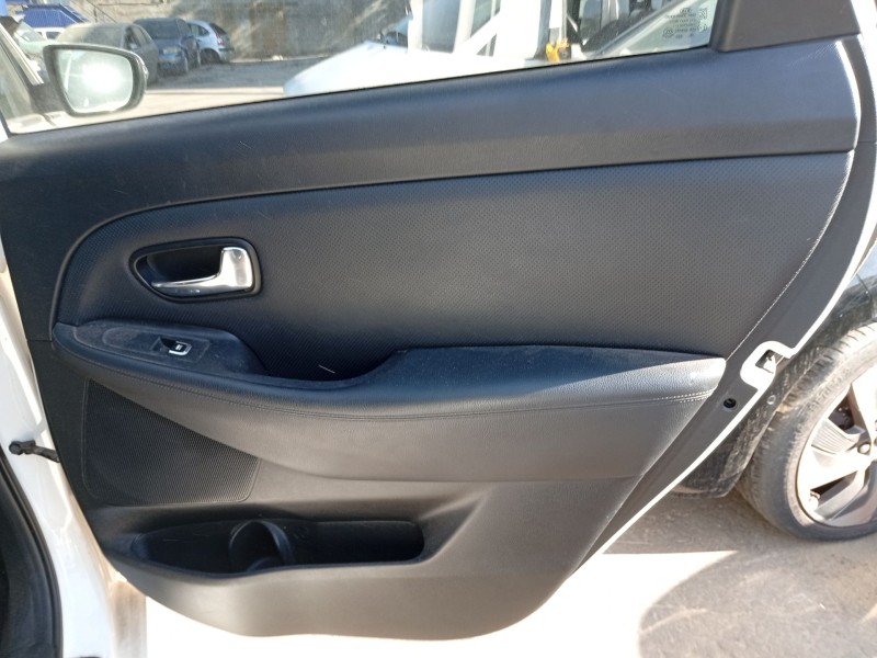 Recambio de guarnecido puerta trasera derecha para kia carens iv 1.7 crdi referencia OEM IAM 83302A4020PP1  