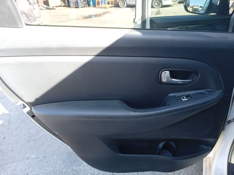 Recambio de guarnecido puerta trasera izquierda para kia carens iv 1.7 crdi referencia OEM IAM 83315A4000  