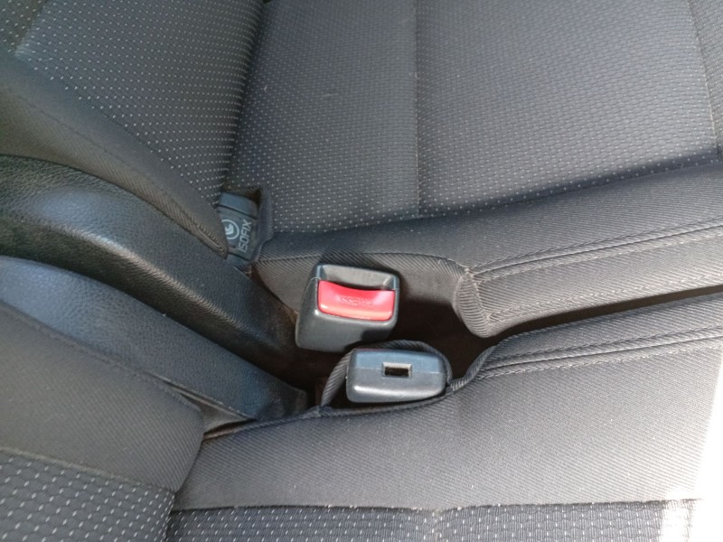 Recambio de enganche cinturon trasero izquierdo para kia carens iv 1.7 crdi referencia OEM IAM 89830A4200WK  