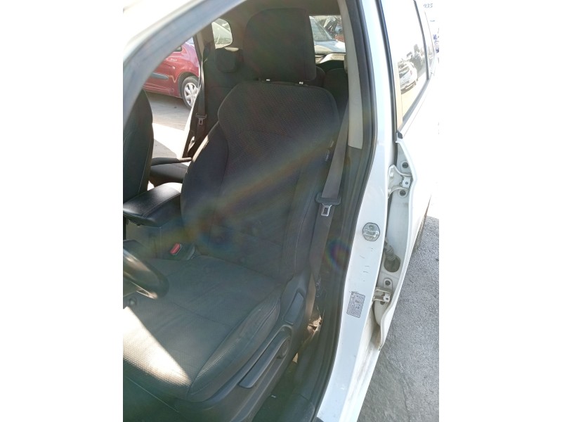 Recambio de asiento delantero izquierdo para kia carens iv 1.7 crdi referencia OEM IAM 88500A4000  