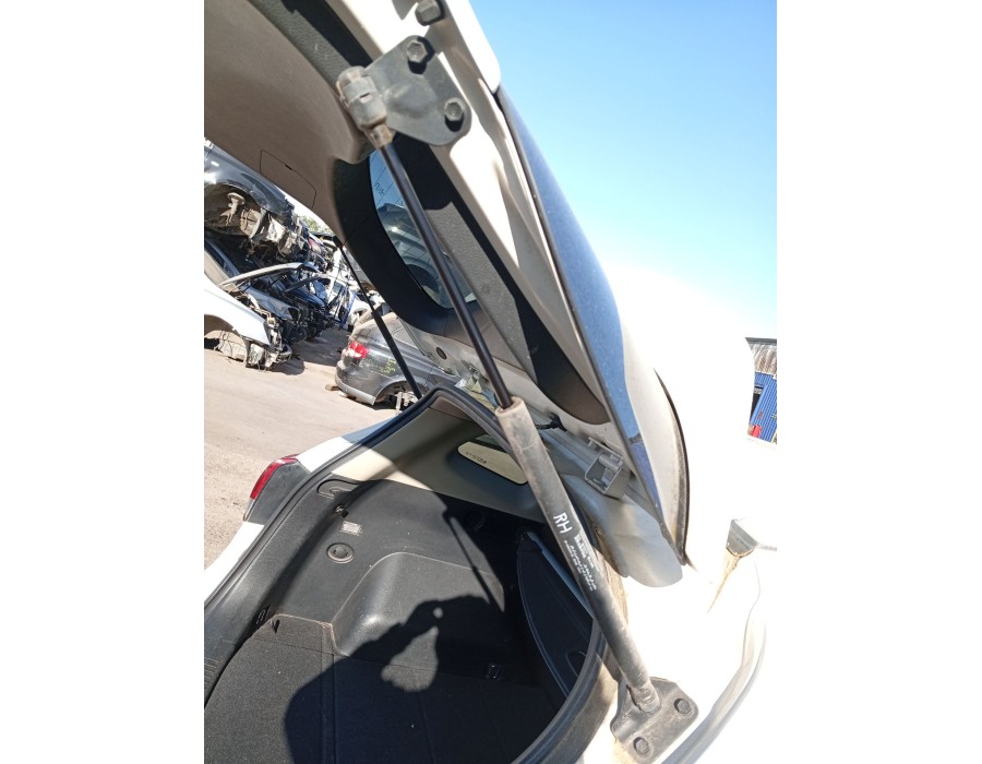Recambio de amortiguadores maletero / porton para kia carens iv 1.7 crdi referencia OEM IAM 81780A4001  