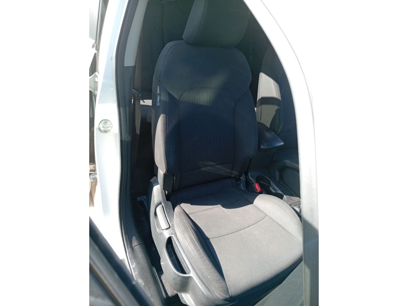 Recambio de asiento delantero derecho para kia carens iv 1.7 crdi referencia OEM IAM 88200A4JB0J5C  